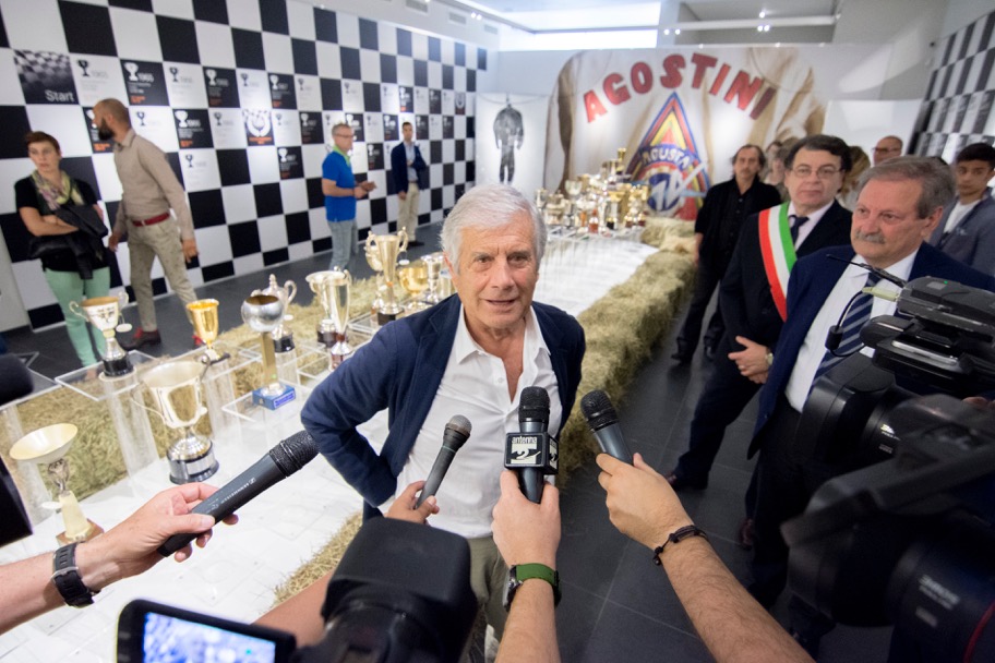 A Lovere una mostra ed un'istallazione dedicate a Giacomo Agostini. L’età dell'oro.