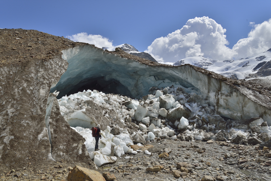 Porta glaciale del ghiacciaio dei Forni - ph. Mauro Lanfranchi