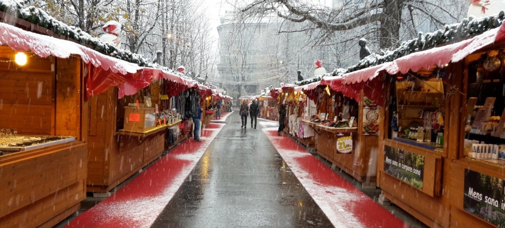 Piazzale Alpini, si accende il Villaggio di Natale