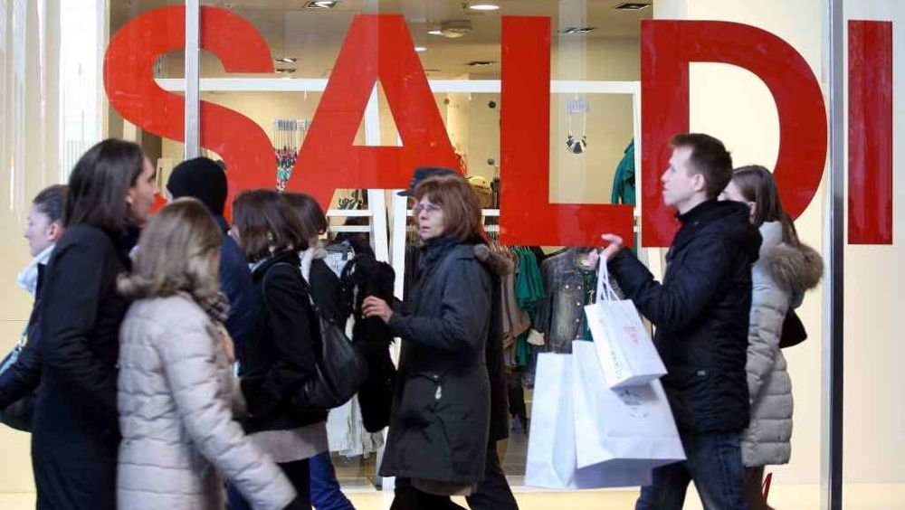 Saldi, primo bilancio in negativo: calo fino al 10%