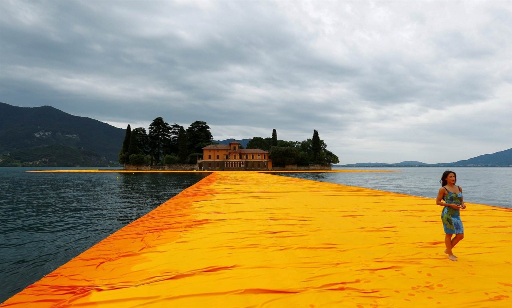 Christo “tradisce” il Lago di Iseo: «Siete degli incapaci»