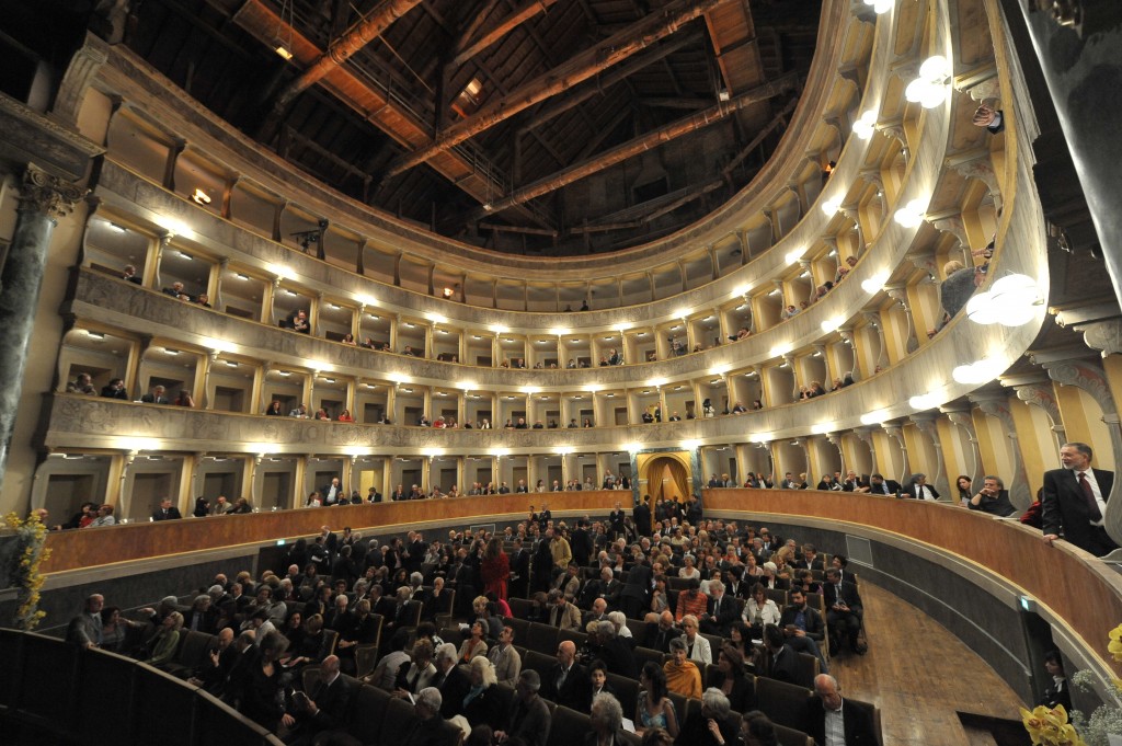 Teatro Sociale, ritardi nei lavori di rimessa a nuovo del foyer