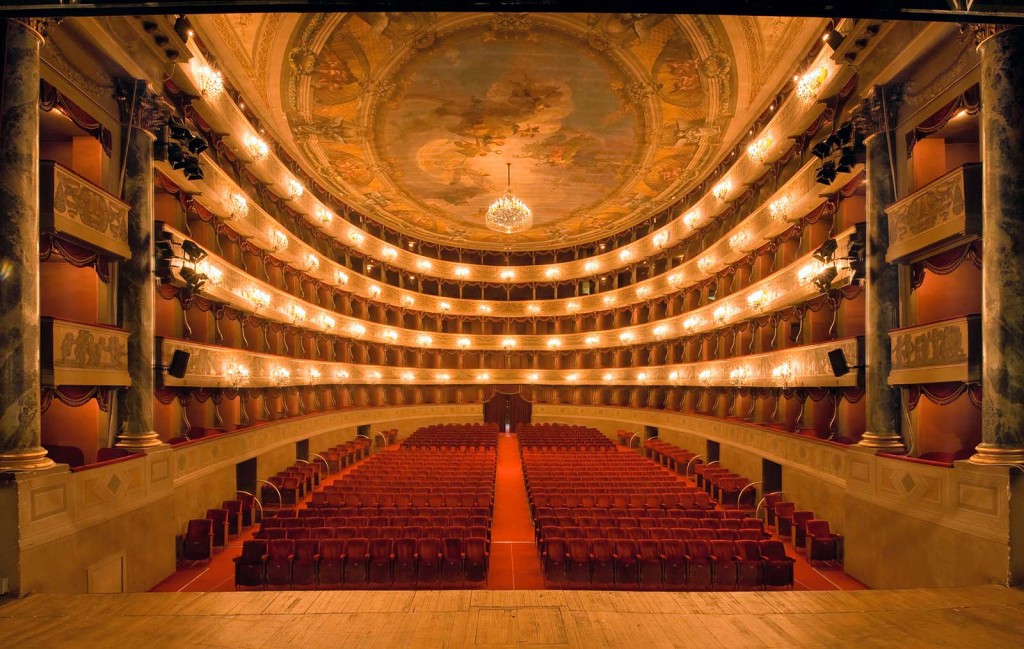 Teatro Donizetti, restauro al via. La Fondazione: niente ricorsi