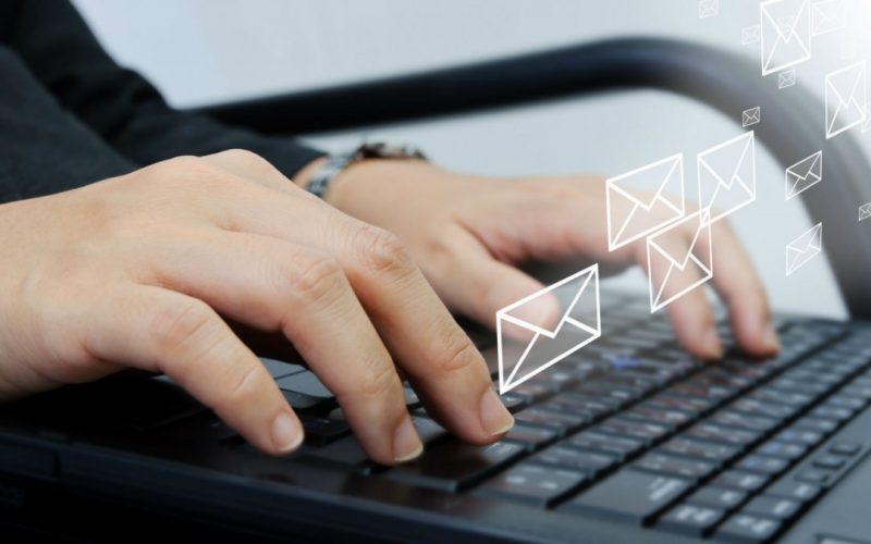 Nembro, il caso delle mail spiate. Impiegata condannata a 3 anni