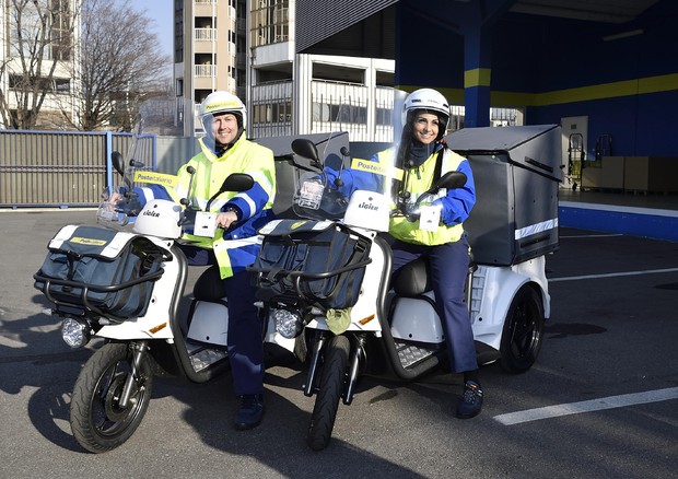 A Bergamo il postino consegna col “triciclo” elettrico