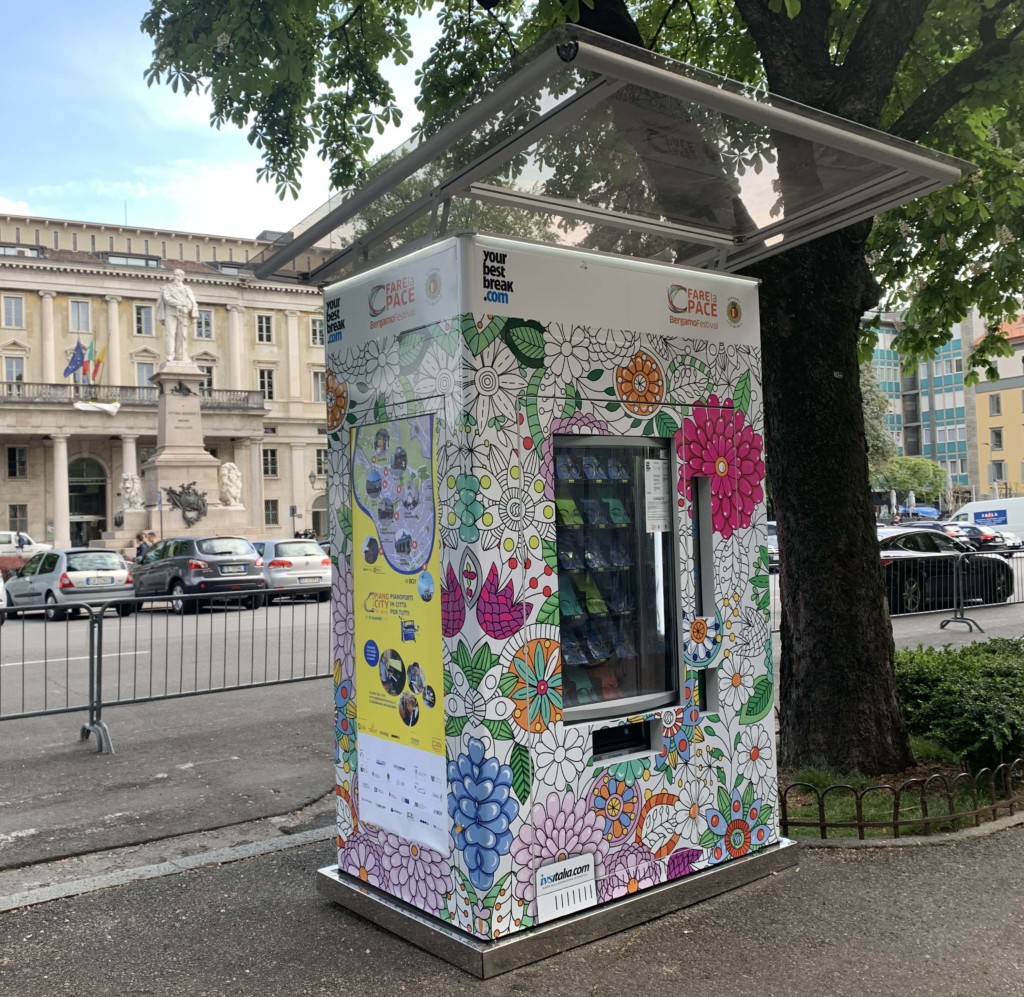 Ritorna il distributore di cultura sul Sentierone e in Piazza Vecchia