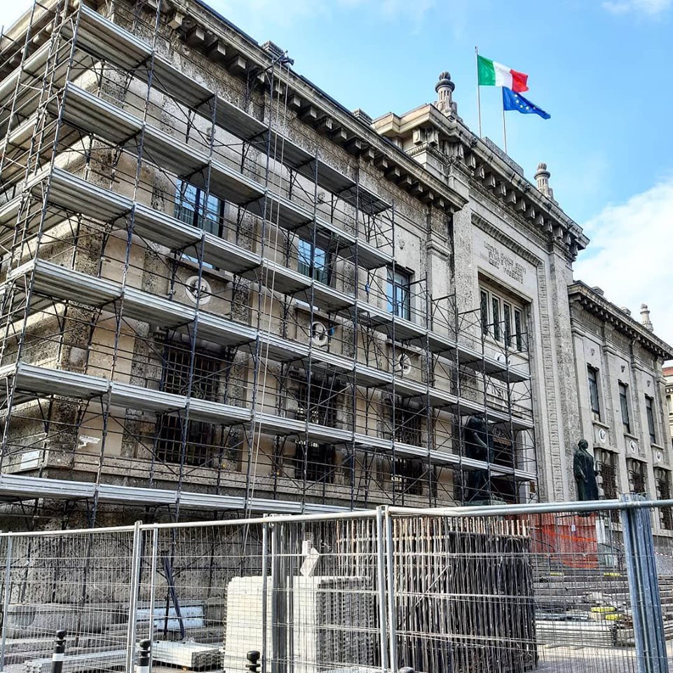 Procura di Piazza Dante, restauro per facciata e statue