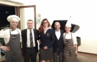 Tè, Champagne e finger food: serata raffinata dei sommelier Ais al One Restaurant di Bergamo.