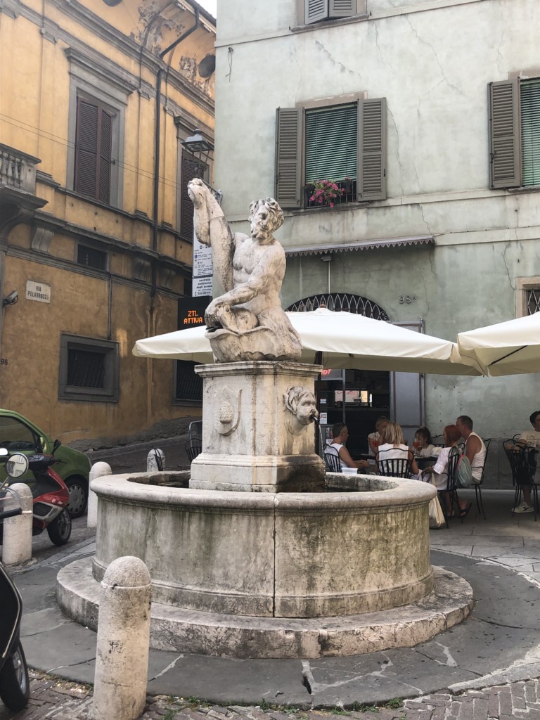 Fontana del Delfino sarà restaurata grazie allo sponsor