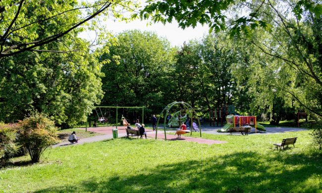 Denunciati 8 ragazzi: facevano un picnic nel parco