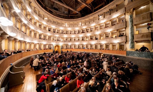 Pubblico vicino al Donizetti: «C’è chi rifiuta i rimborsi»