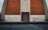 Lurano, chiesa vandalizzata con scritta «Vogliamo Barabba»