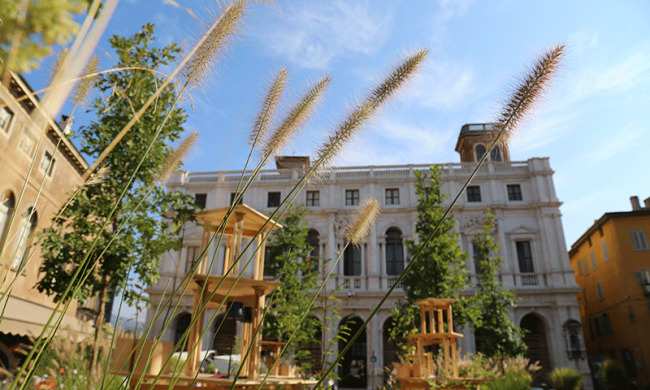 Piazza Vecchia torna a tingersi di “verde”