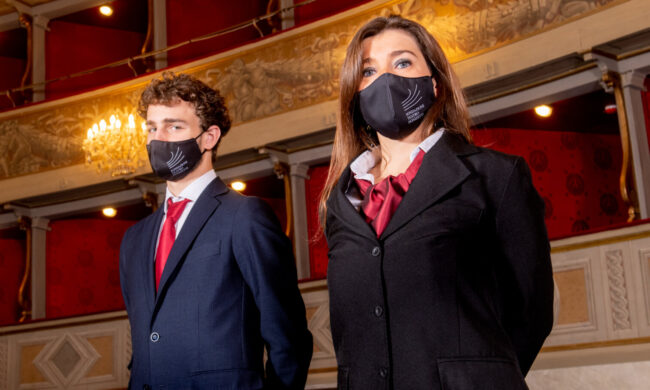 Il Donizetti offre lavoro: il teatro ha bisogno di maschere