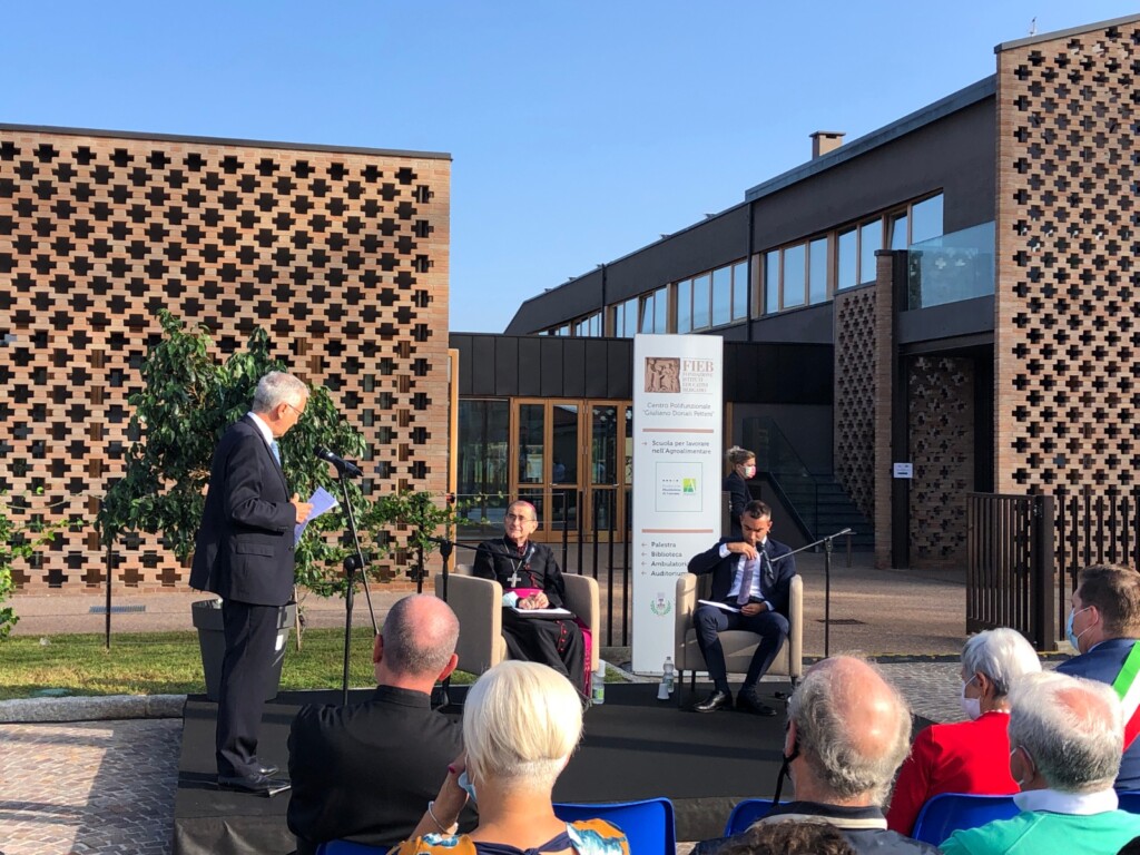 Castel Cerreto (BG): inaugurazione dell’anno scolastico della Scuola per lavorare nell’Agroalimentare, di proprietà di FIEB. L’Arcivescovo di Milano Monsignor Delpini: “riabilitazione e vocazione per tornare sui banchi”