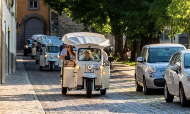 Fino a San Vigilio a bordo dei Tuk Tuk elettrici