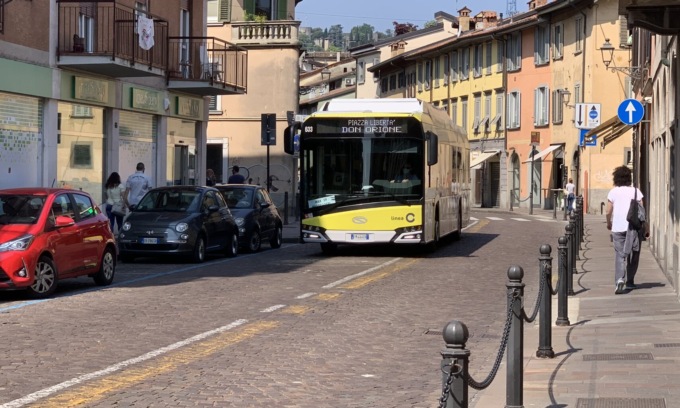 Borgo Santa Caterina, allargato il marciapiede