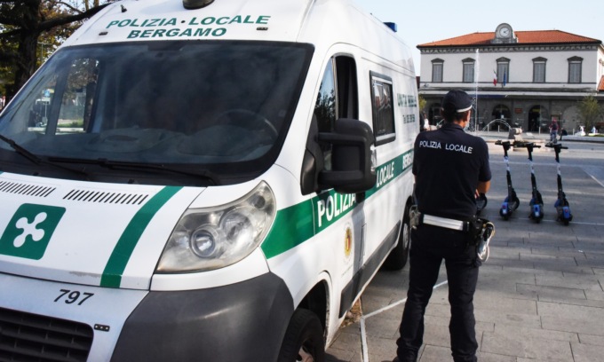 Arrivati due nuovi agenti di polizia locale a Bergamo