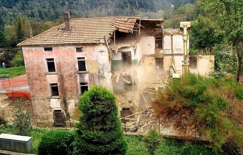 Addio all'Albergo Belvedere a Moio de' Calvi