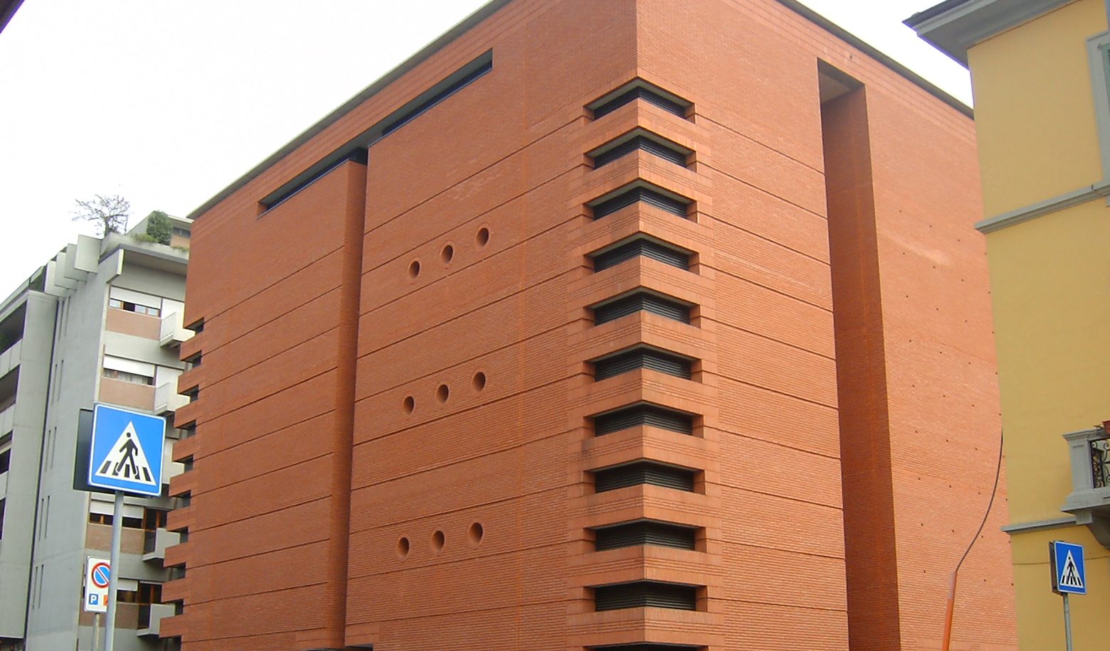 Alla Tiraboschi si può prenotare il posto in sala studio