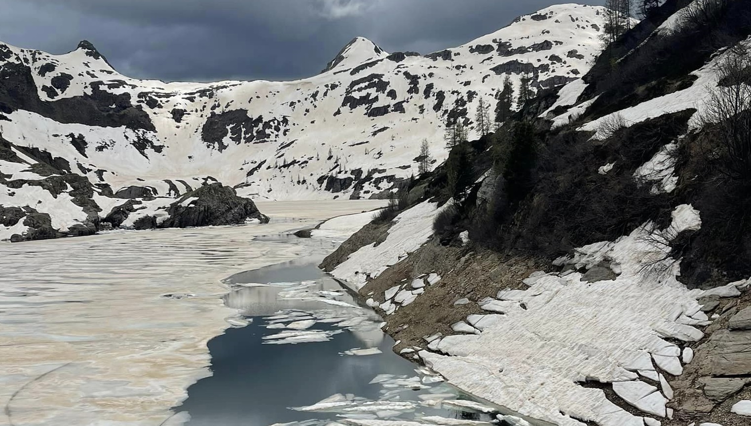 Travolti da una valanga al passo dei Laghi Gemelli