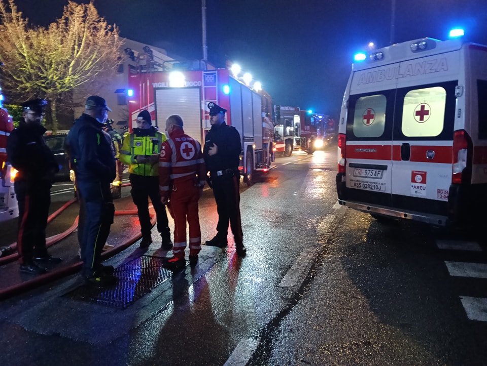 Grave incendio nei garage di un condominio Aler