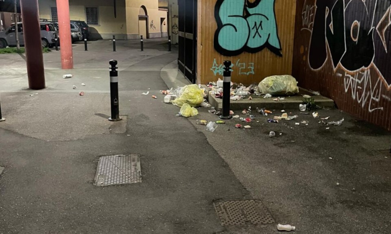 Sporcizia e degrado in via Cappuccini e alle elementari Ghisleri