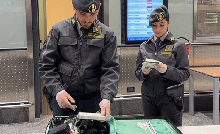 Portavano hashish dalla Spagna per distribuirlo anche in Bergamasca