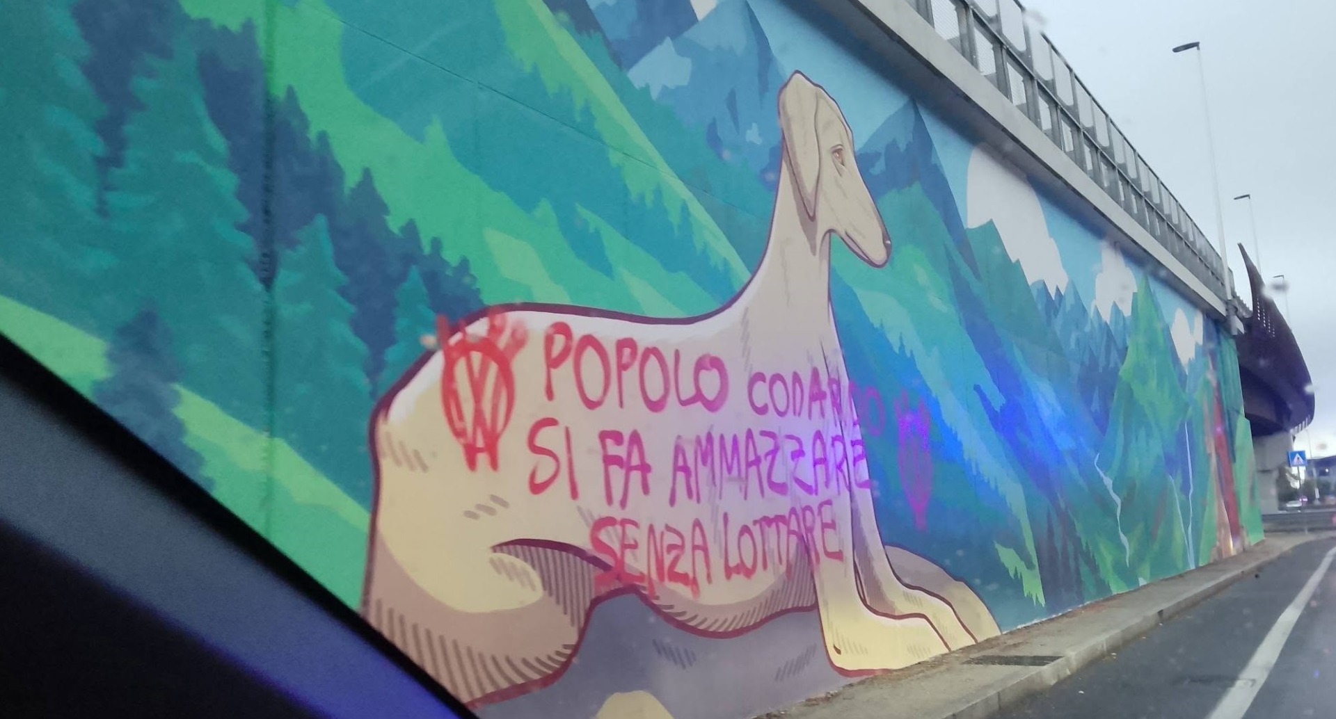 Il nuovo murale al rondò delle Valli è già stato imbrattato