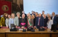 Bergamo conferisce la cittadinanza onoraria al vescovo